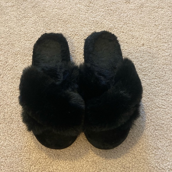 Casual Comfort Fuzzy Sandals - Picture 2 of 3